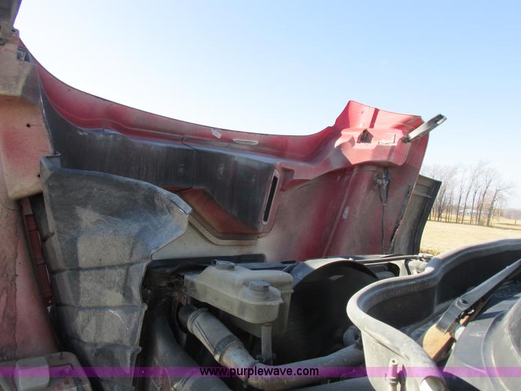 image for item I8753 2006 International 7400 fertilizer truck