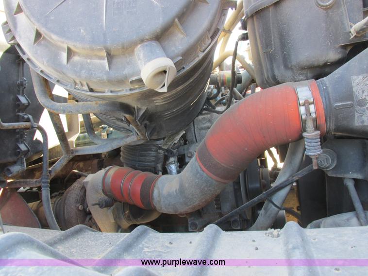 image for item I8753 2006 International 7400 fertilizer truck