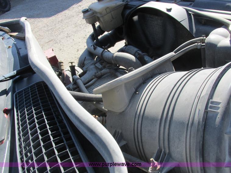 image for item I8753 2006 International 7400 fertilizer truck