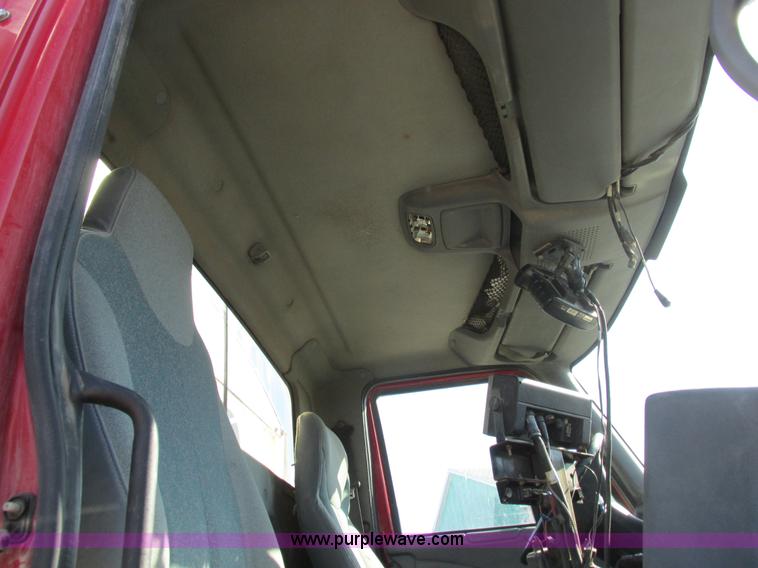 image for item I8753 2006 International 7400 fertilizer truck