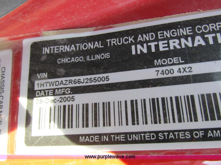 image for item I8753 2006 International 7400 fertilizer truck