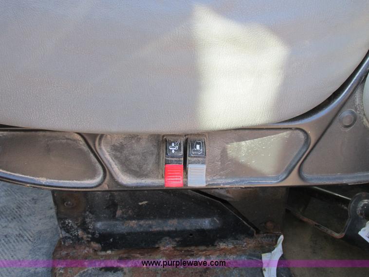 image for item I8753 2006 International 7400 fertilizer truck