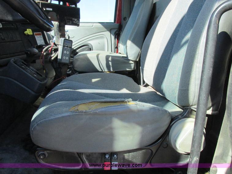 image for item I8753 2006 International 7400 fertilizer truck