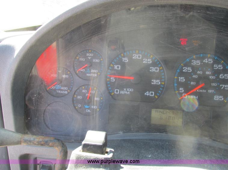 image for item I8753 2006 International 7400 fertilizer truck