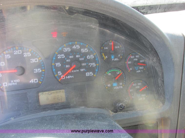 image for item I8753 2006 International 7400 fertilizer truck