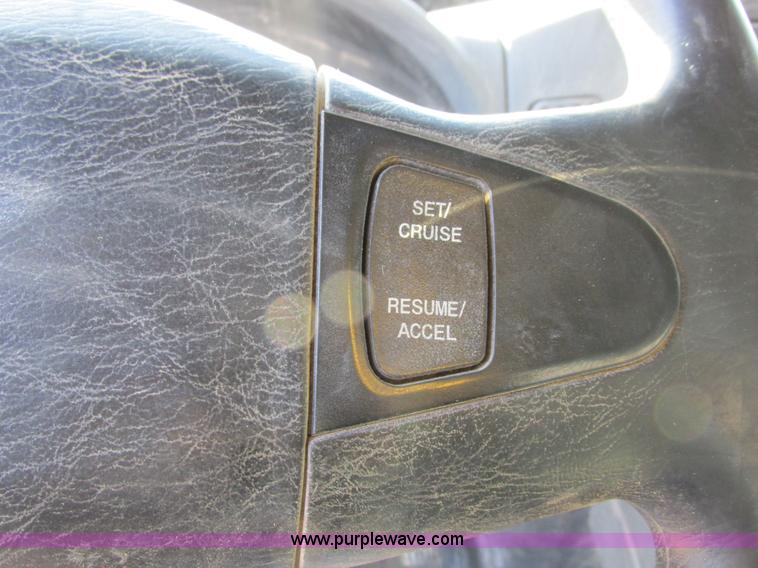 image for item I8753 2006 International 7400 fertilizer truck