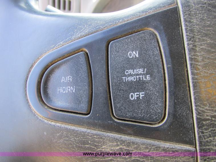 image for item I8753 2006 International 7400 fertilizer truck