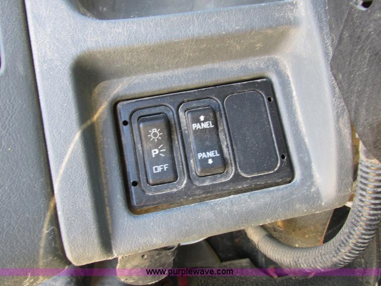 image for item I8753 2006 International 7400 fertilizer truck