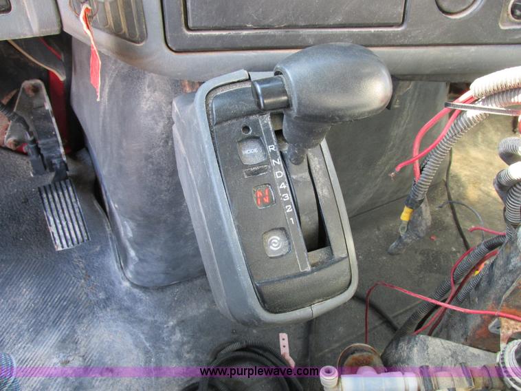 image for item I8753 2006 International 7400 fertilizer truck