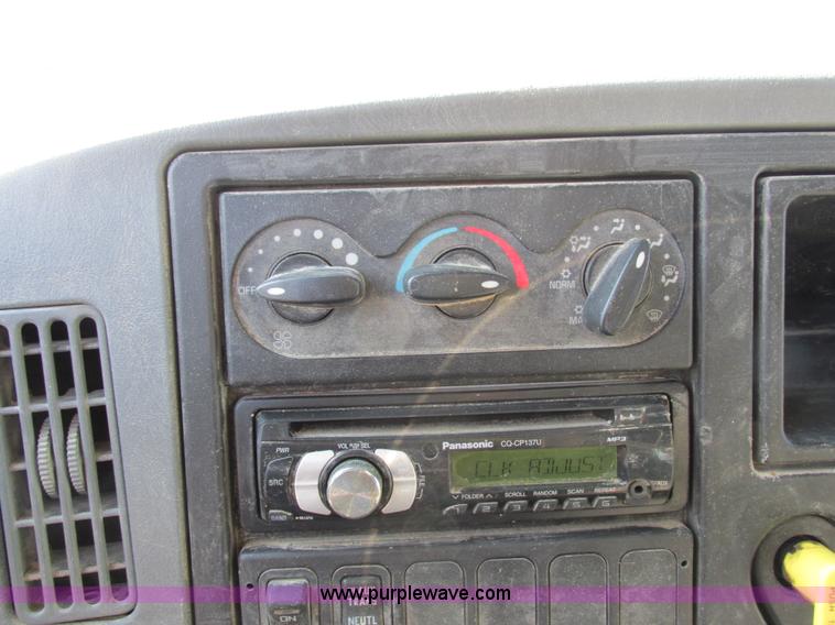 image for item I8753 2006 International 7400 fertilizer truck