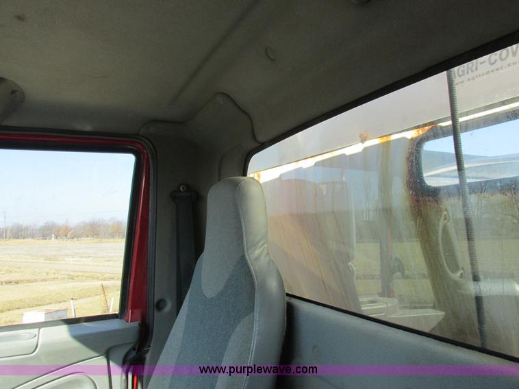 image for item I8753 2006 International 7400 fertilizer truck