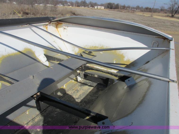 image for item I8753 2006 International 7400 fertilizer truck