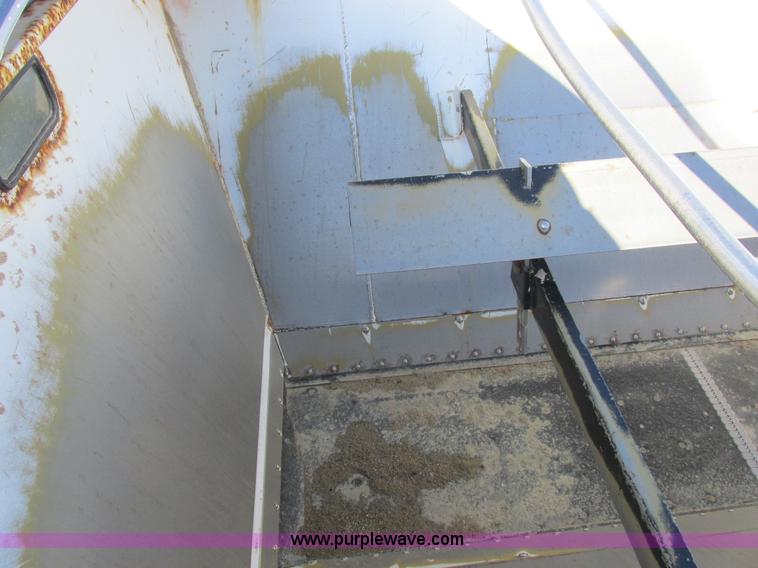 image for item I8753 2006 International 7400 fertilizer truck