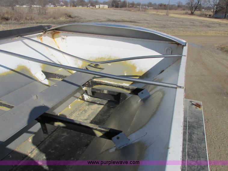 image for item I8753 2006 International 7400 fertilizer truck