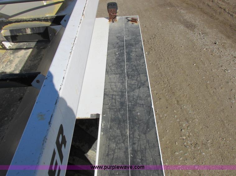 image for item I8753 2006 International 7400 fertilizer truck