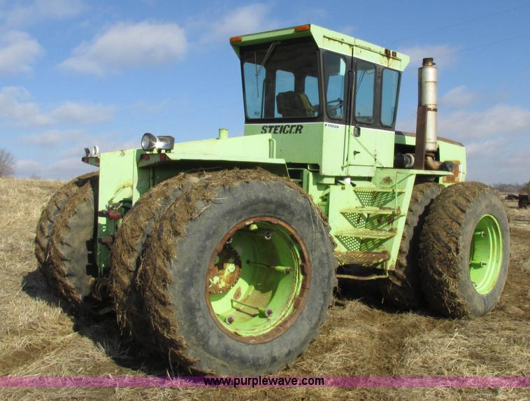 image for item I8789 1980 Steiger Panther III PTA325 4WD tractor