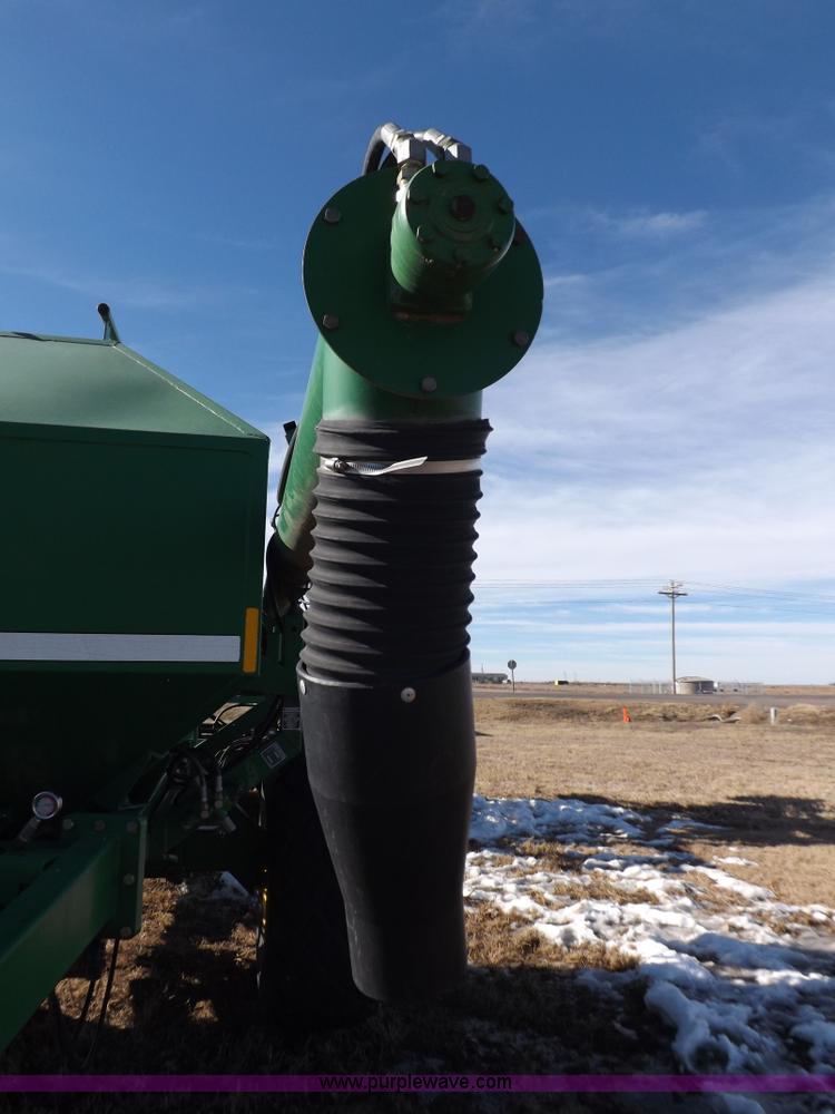 image for item K3127 John Deere air seeder drill and cart