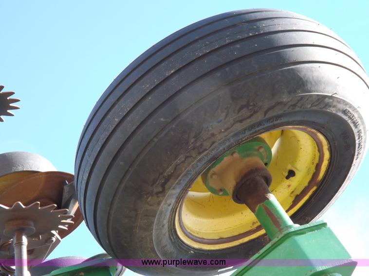 image for item K3127 John Deere air seeder drill and cart