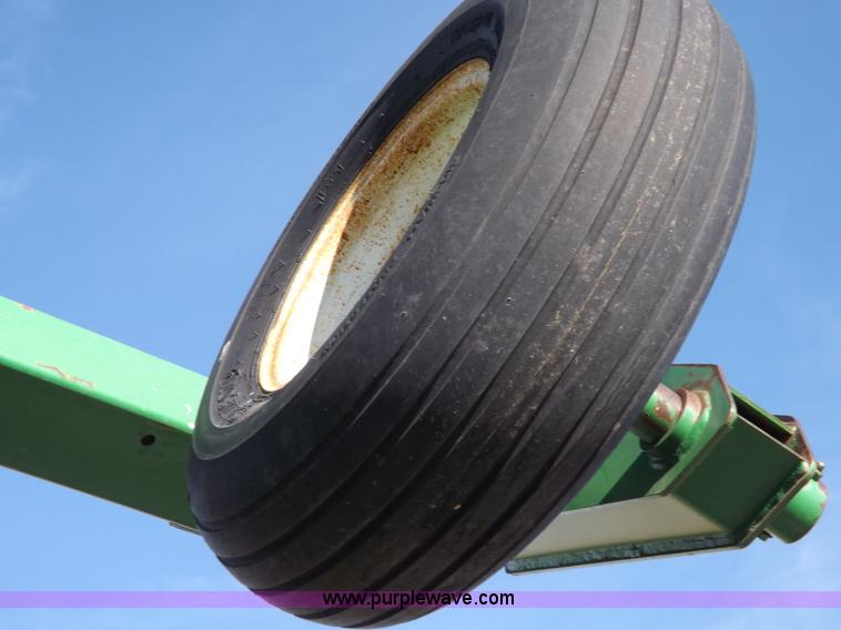 image for item K3127 John Deere air seeder drill and cart