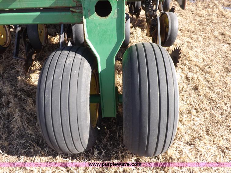 image for item K3127 John Deere air seeder drill and cart