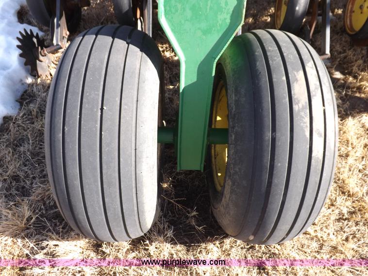 image for item K3127 John Deere air seeder drill and cart