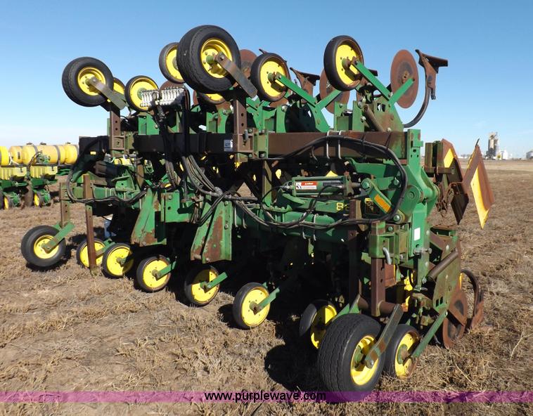 image for item K3135 John Deere 885 cultivator