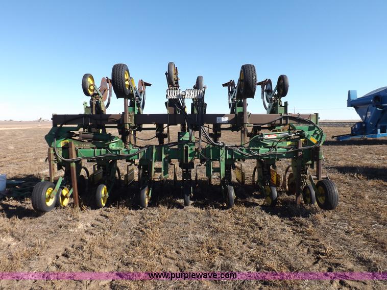 image for item K3135 John Deere 885 cultivator