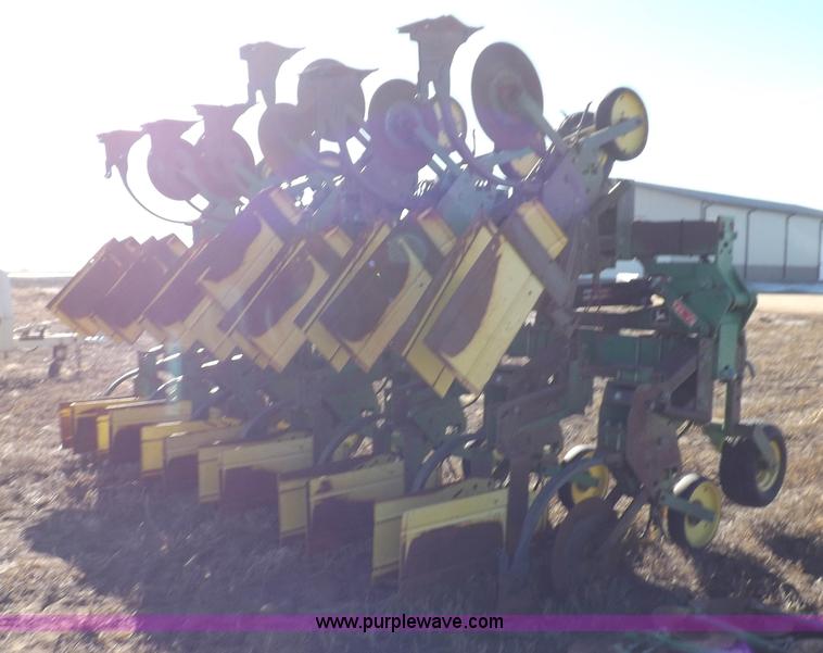 image for item K3135 John Deere 885 cultivator