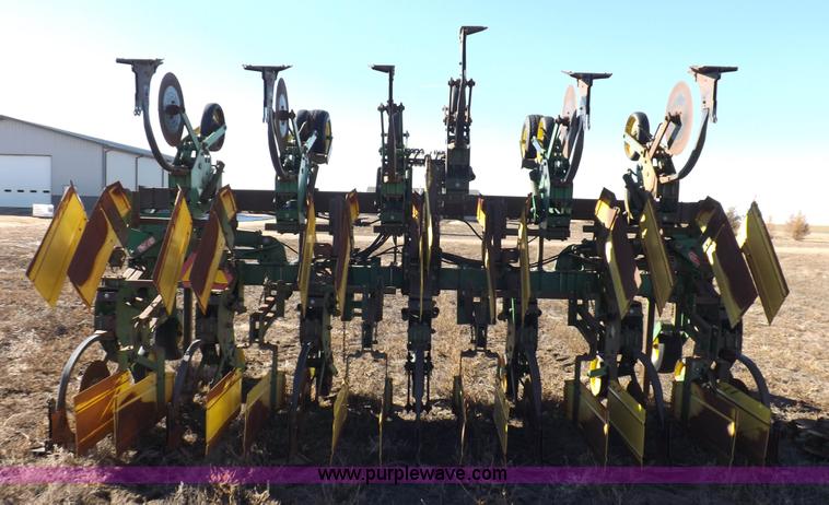image for item K3135 John Deere 885 cultivator