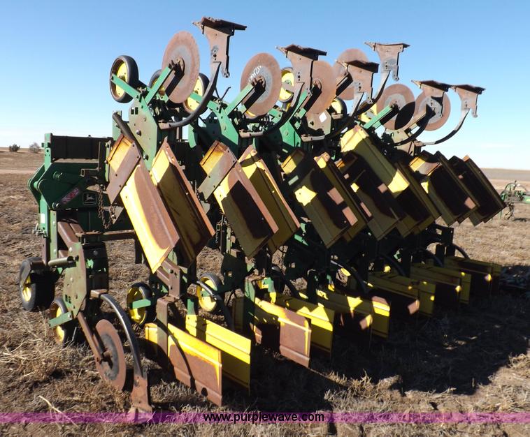 image for item K3135 John Deere 885 cultivator