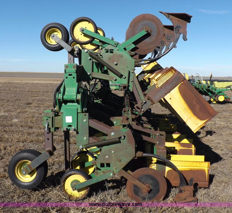 image for item K3135 John Deere 885 cultivator