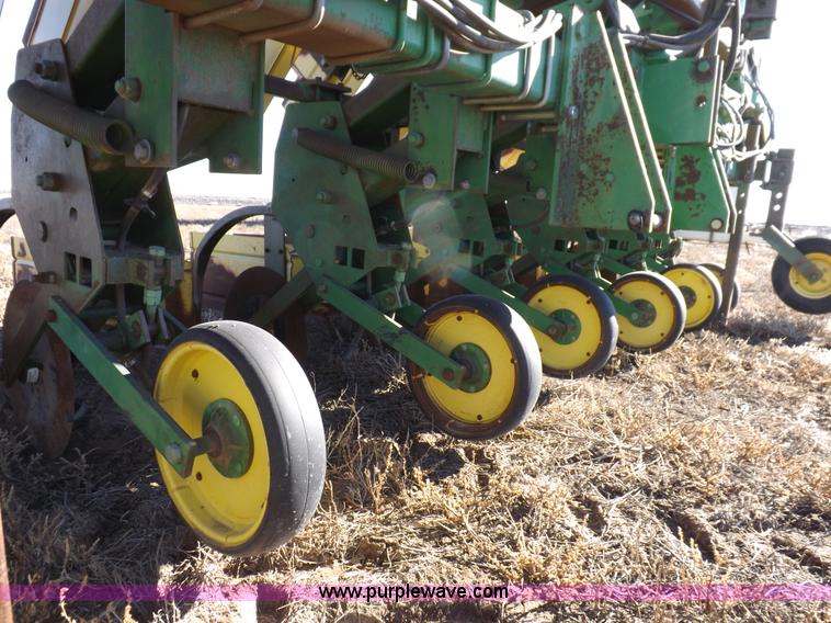 image for item K3135 John Deere 885 cultivator