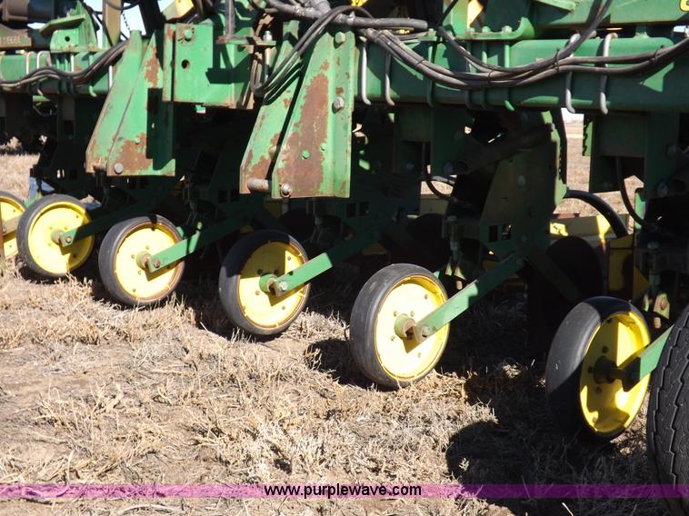 image for item K3135 John Deere 885 cultivator