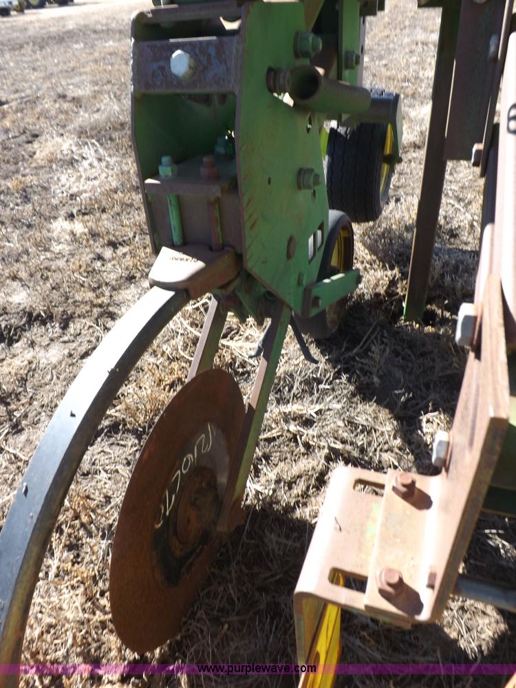 image for item K3135 John Deere 885 cultivator