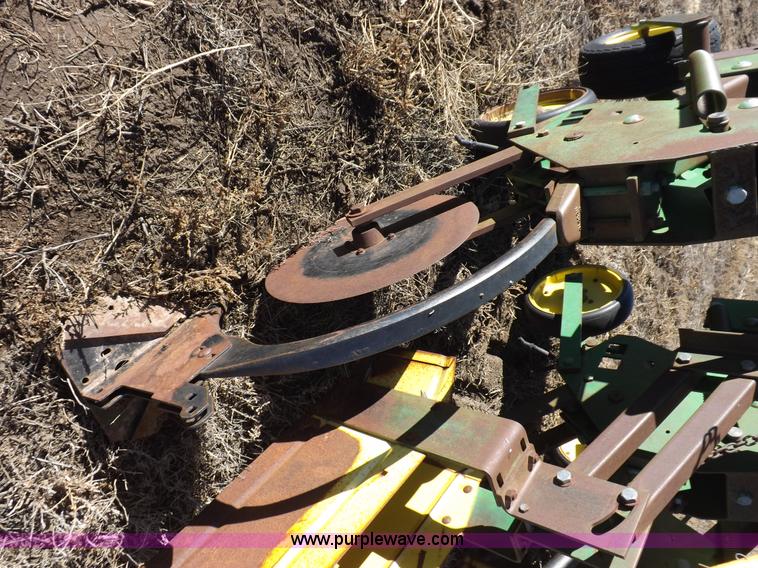 image for item K3135 John Deere 885 cultivator
