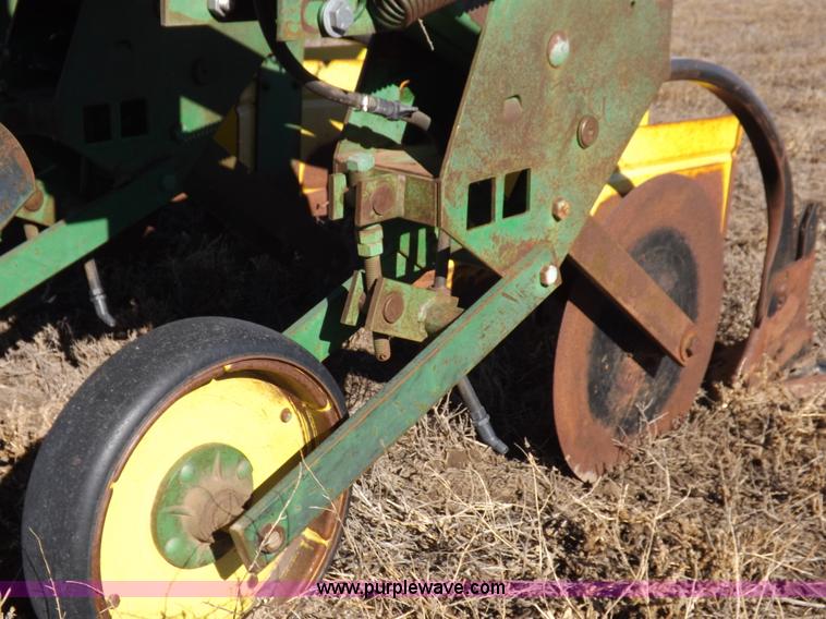 image for item K3135 John Deere 885 cultivator