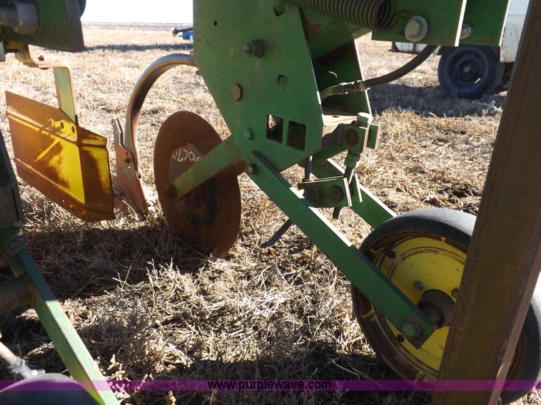image for item K3135 John Deere 885 cultivator