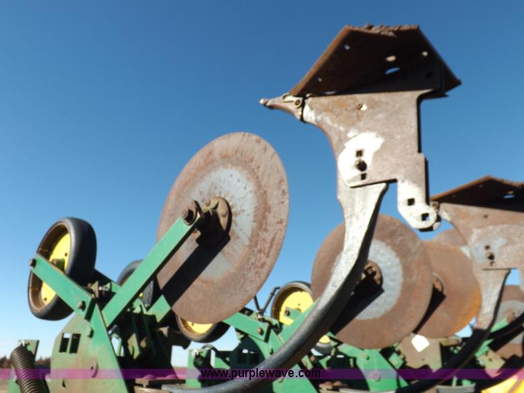 image for item K3135 John Deere 885 cultivator