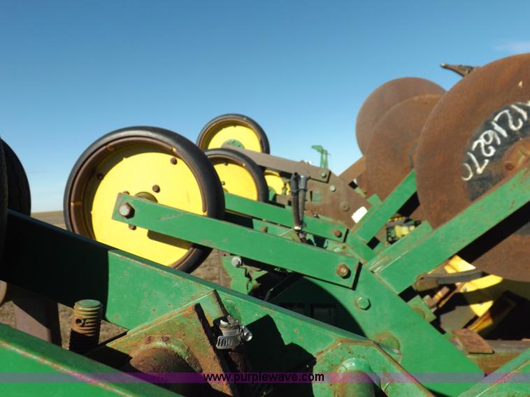 image for item K3135 John Deere 885 cultivator