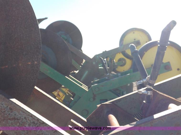 image for item K3135 John Deere 885 cultivator
