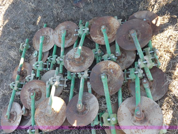 image for item K3135 John Deere 885 cultivator
