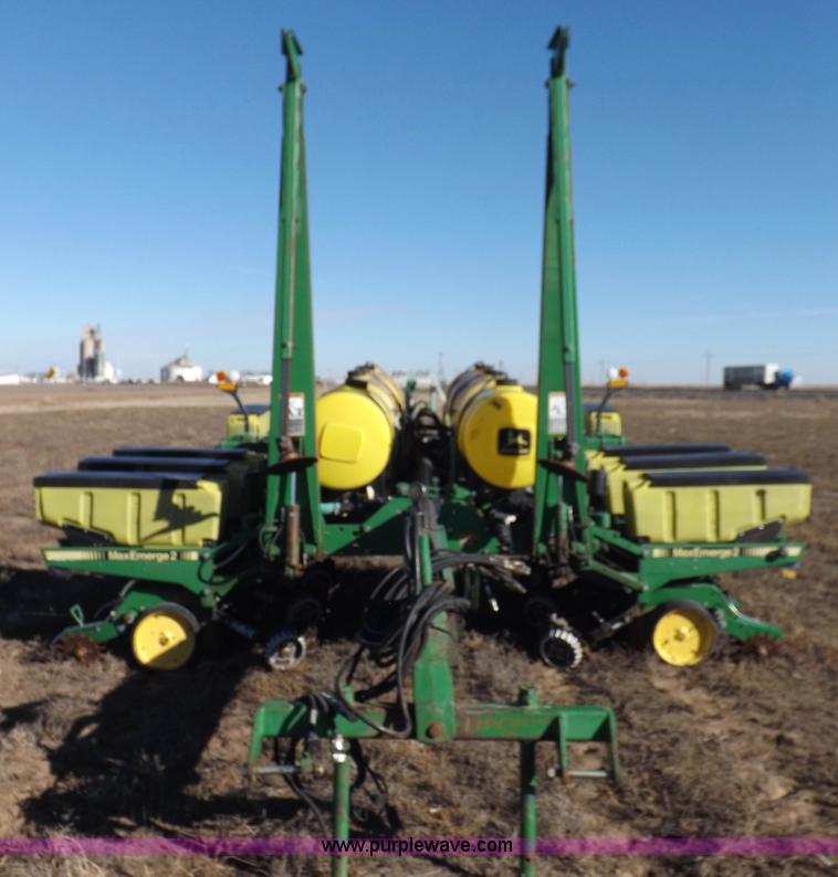 image for item K3136 John Deere 7200 Conservation planter