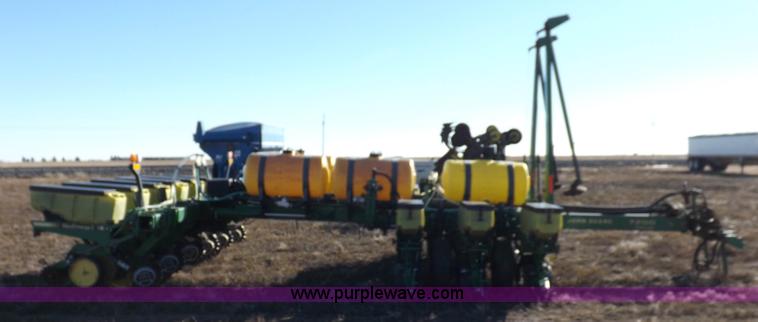 image for item K3136 John Deere 7200 Conservation planter