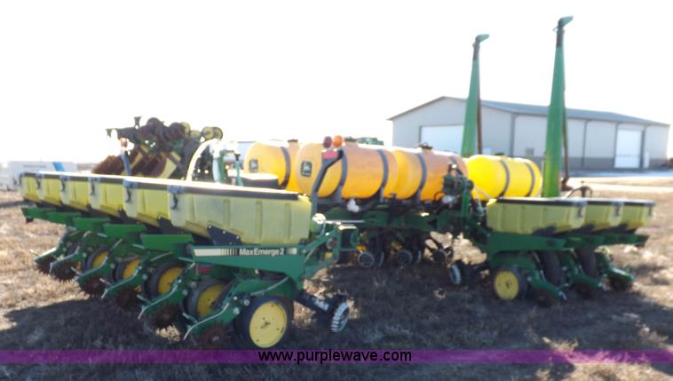 image for item K3136 John Deere 7200 Conservation planter