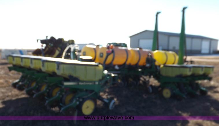 image for item K3136 John Deere 7200 Conservation planter
