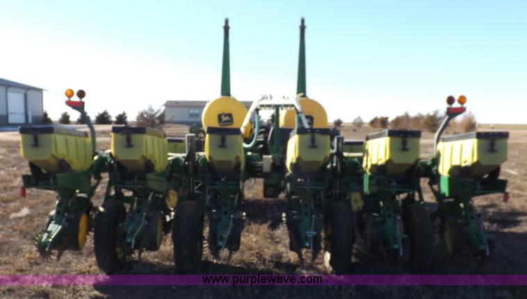 image for item K3136 John Deere 7200 Conservation planter