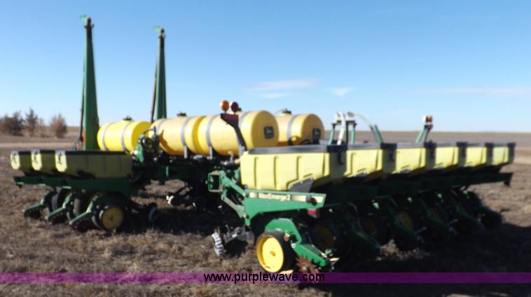 image for item K3136 John Deere 7200 Conservation planter