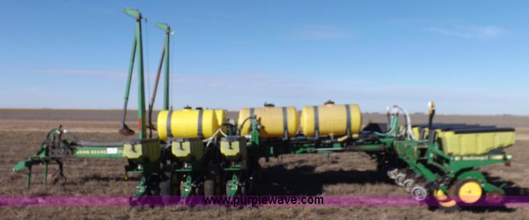 image for item K3136 John Deere 7200 Conservation planter
