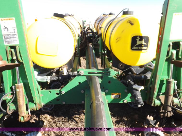 image for item K3136 John Deere 7200 Conservation planter