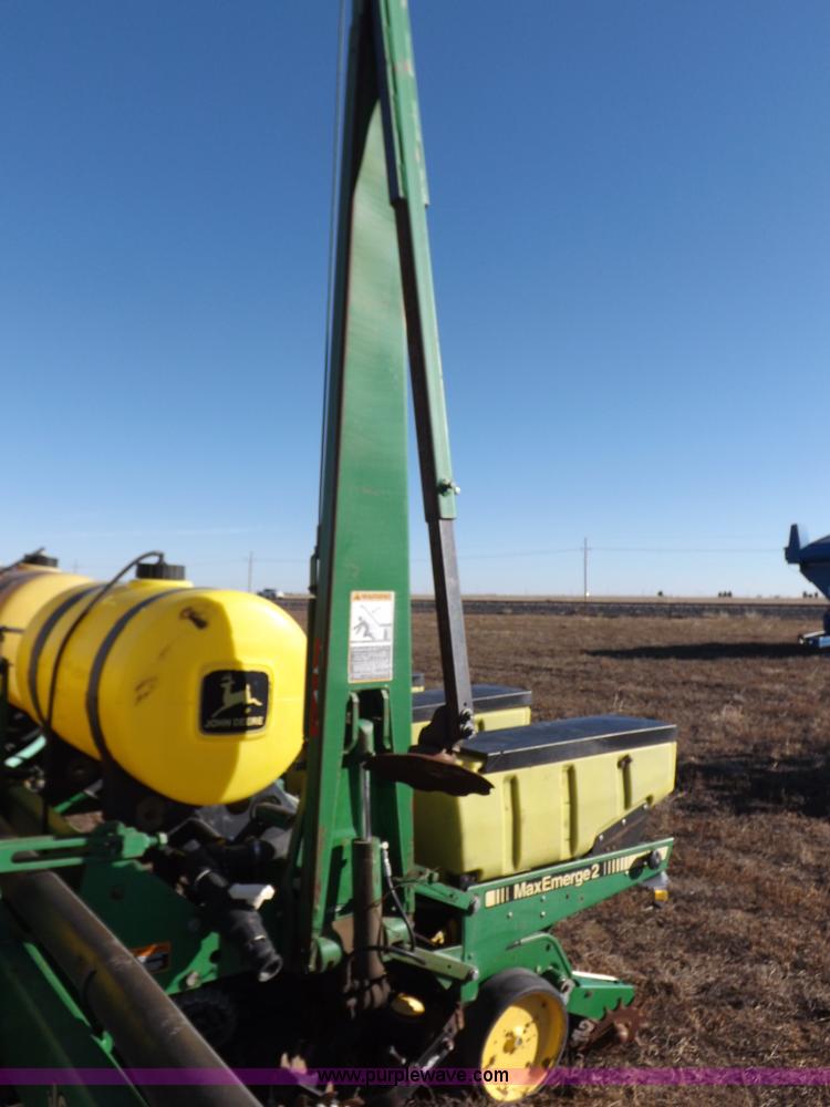image for item K3136 John Deere 7200 Conservation planter